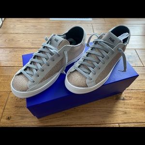 P448 Womens John Glitter Yeti Sneaker size 39